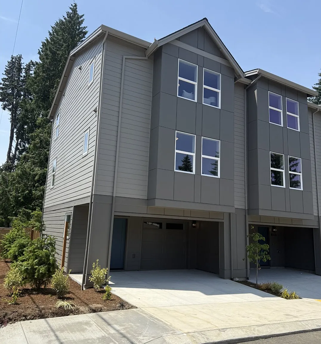 15155 E Burnside #4